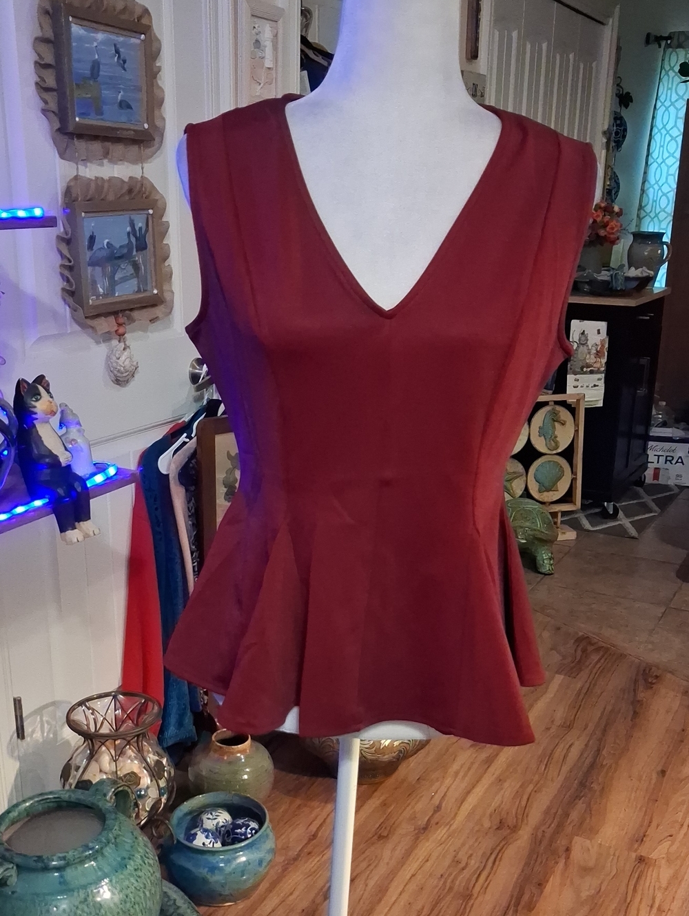 A New Yuriona Sleeveless V-neck Burgundy Or Wines - Red Size M